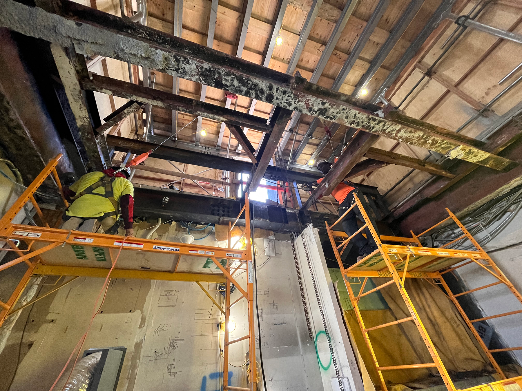 Top of the Rock Skylift East Beam-creditMikePugliese.png